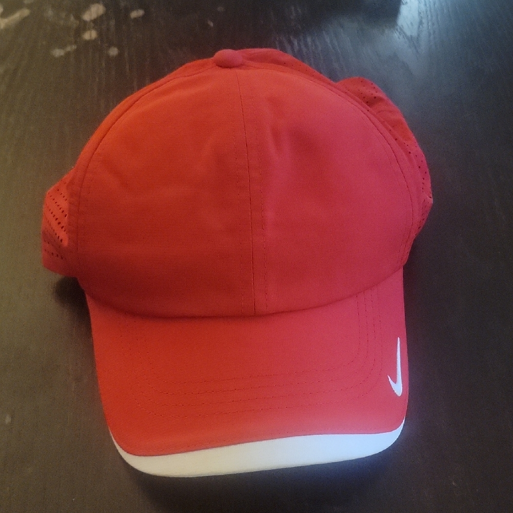Nike Red Sports M/l Adjustable Dri-fit Cap with White Logo